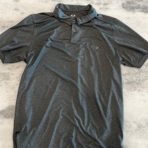 Mens medium Oakley charcoal grey / black golf shirt.